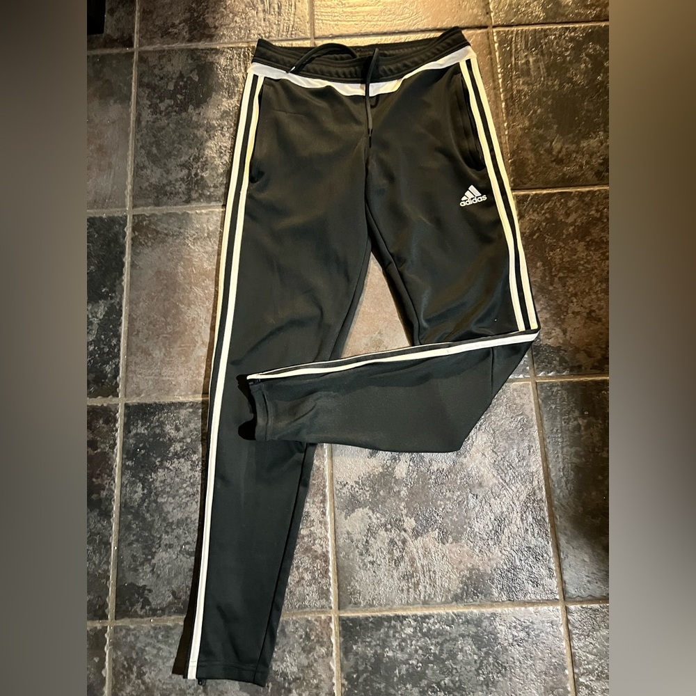 Women’s size small-Adidas pants. Great condition.